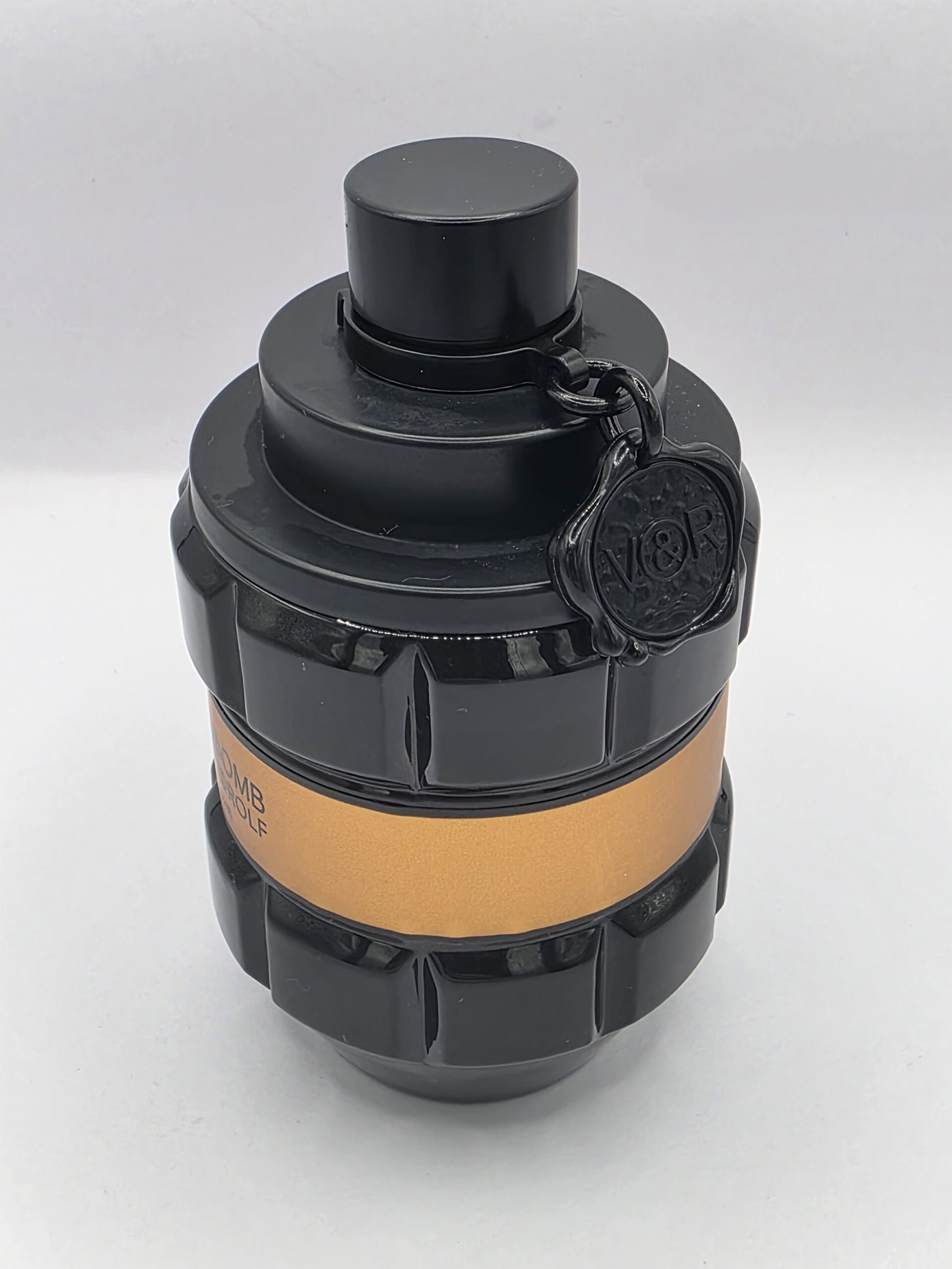 Le Beau Paradise Garden – A Seductive, Tropical Take on Masculinity